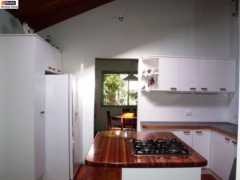 27 CLIFF Tce, Macleay Island QLD 4184