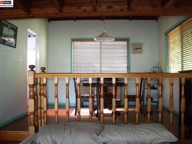 27 CLIFF Tce, Macleay Island QLD 4184