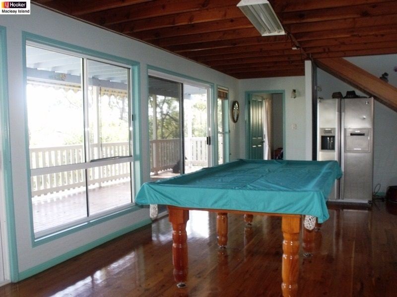 27 CLIFF Tce, Macleay Island QLD 4184