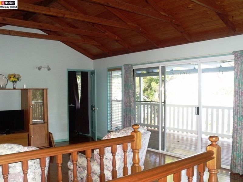 27 CLIFF Tce, Macleay Island QLD 4184