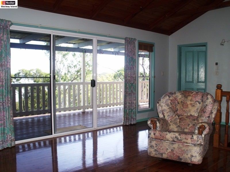 27 CLIFF Tce, Macleay Island QLD 4184