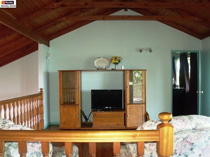 27 CLIFF Tce, Macleay Island QLD 4184