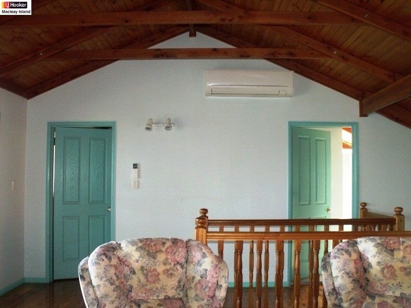 27 CLIFF Tce, Macleay Island QLD 4184