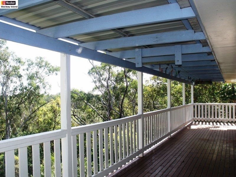 27 CLIFF Tce, Macleay Island QLD 4184