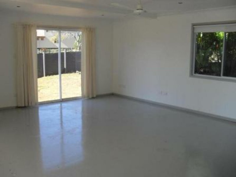 16 Curlew Street, Macleay Island QLD 4184