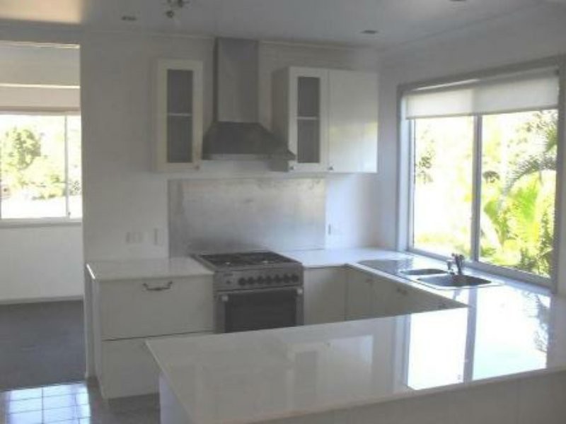 16 Curlew Street, Macleay Island QLD 4184