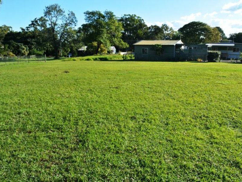 28 Hamilton Parade, Macleay Island QLD 4184