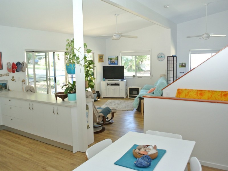 9 Ibis Street, Macleay Island QLD 4184