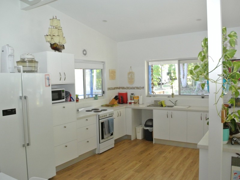 9 Ibis Street, Macleay Island QLD 4184