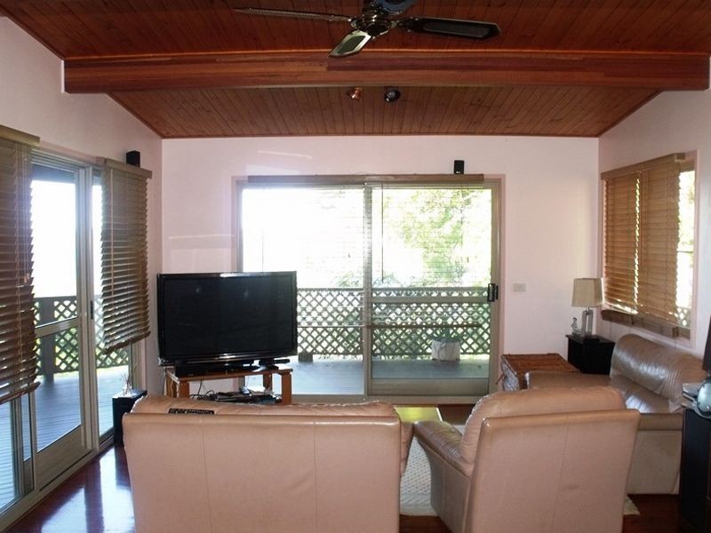 10 Koonwarra Pde, Macleay Island QLD 4184