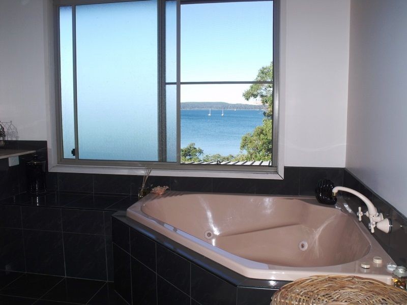 10 Koonwarra Pde, Macleay Island QLD 4184