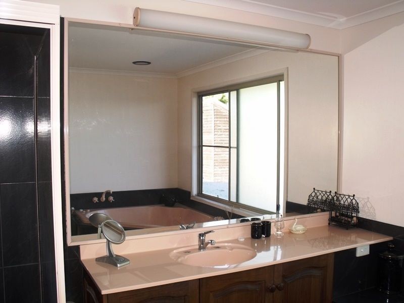 10 Koonwarra Pde, Macleay Island QLD 4184