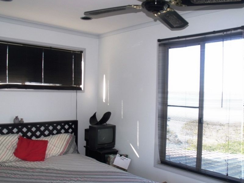 10 Koonwarra Pde, Macleay Island QLD 4184