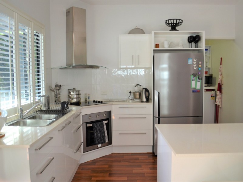 102 Treasure Island Avenue, Karragarra Island QLD 4184