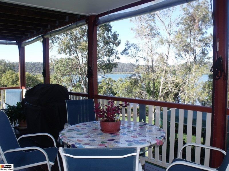 130 Canaipa Point Dr, Russell Island QLD 4184