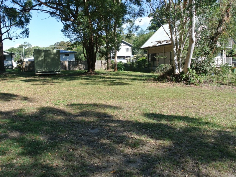 8 Noogie Street, Macleay Island QLD 4184