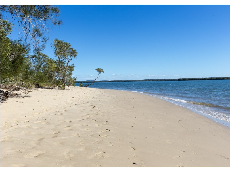 60 The Esplanade, Karragarra Island QLD 4184