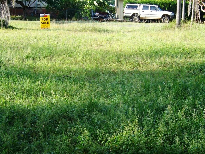21 LUCAS DVE, Lamb Island QLD 4184