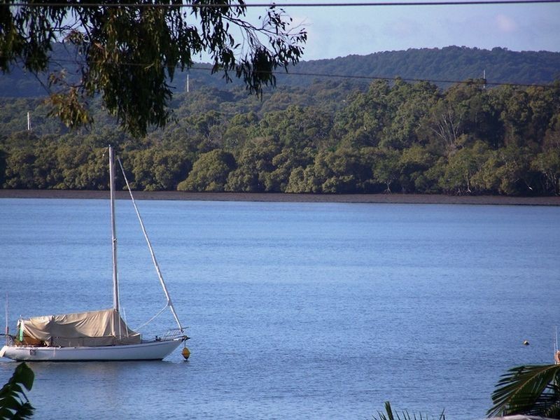 21 LUCAS DVE, Lamb Island QLD 4184