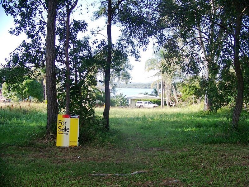 21 LUCAS DVE, Lamb Island QLD 4184