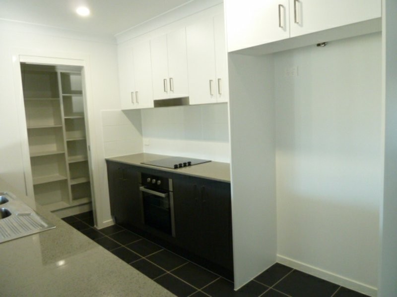 4 Treeline Place, Redland Bay QLD 4165