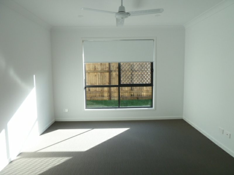 4 Treeline Place, Redland Bay QLD 4165