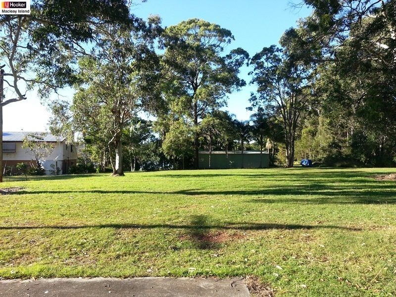 2 Oasis Dr, Russell Island QLD 4184