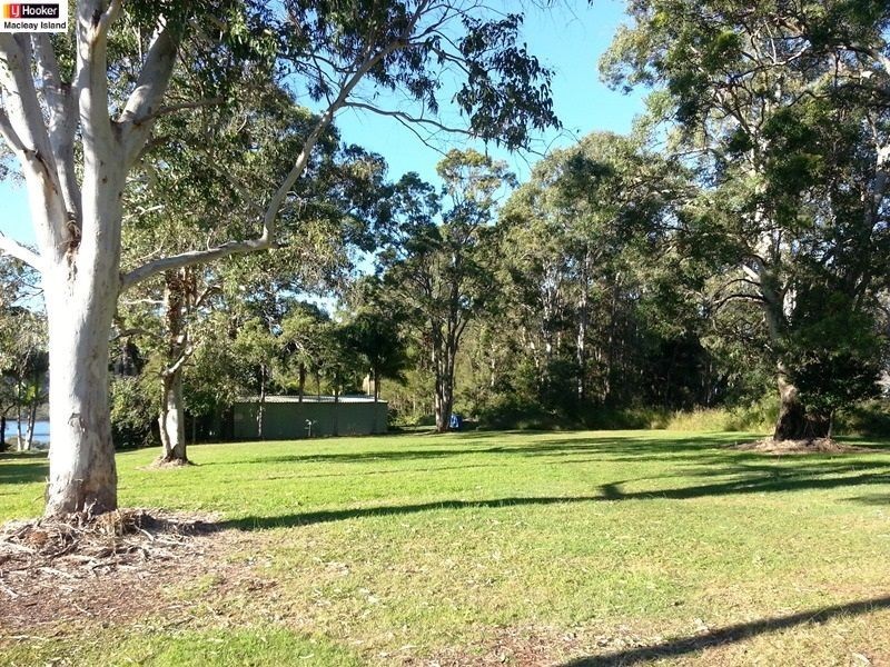 2 Oasis Dr, Russell Island QLD 4184