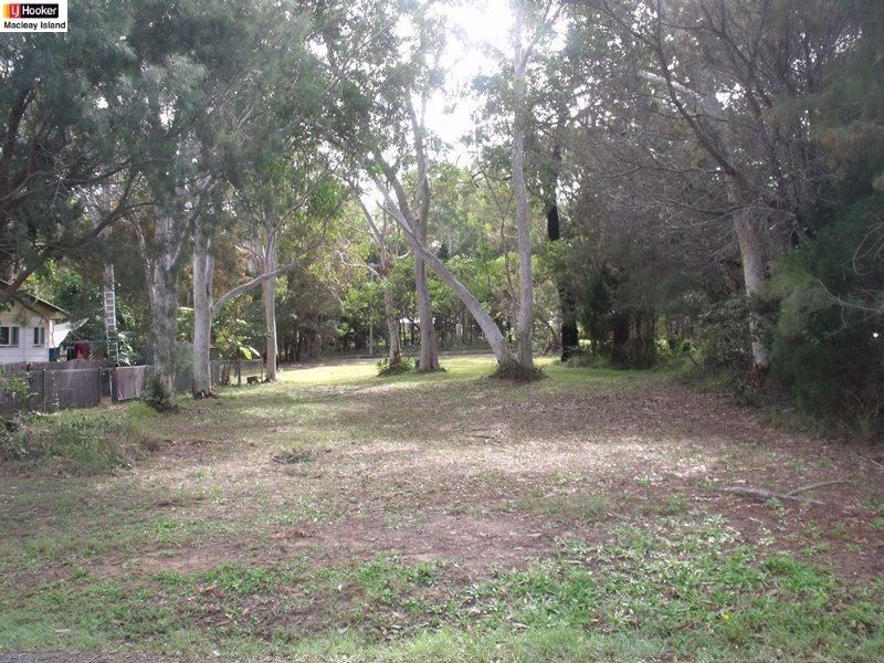 11 Barramundi St, Macleay Island QLD 4184