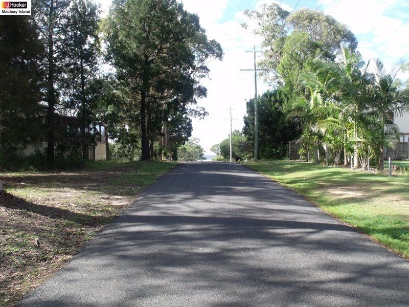 11 Barramundi St, Macleay Island QLD 4184