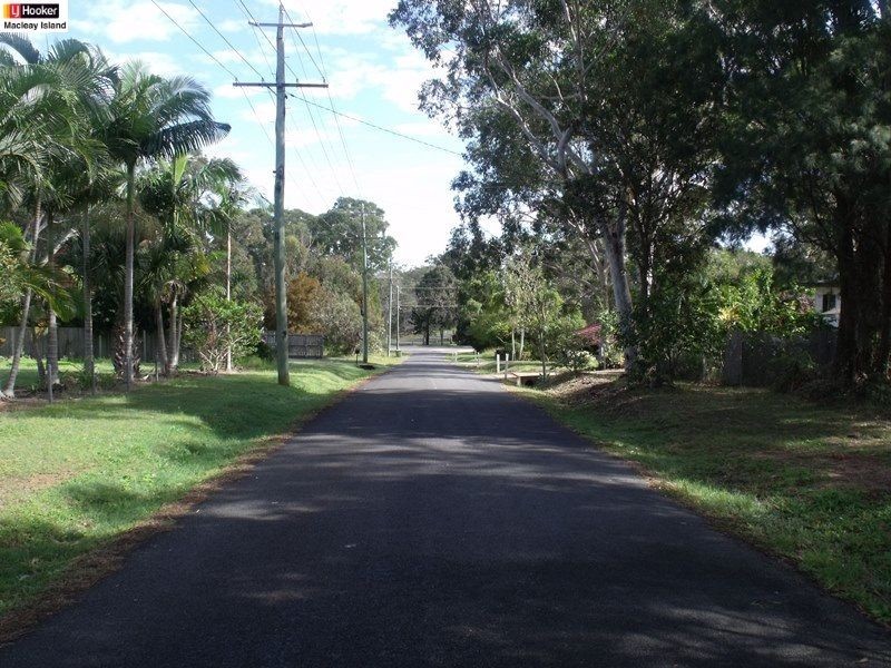 11 Barramundi St, Macleay Island QLD 4184