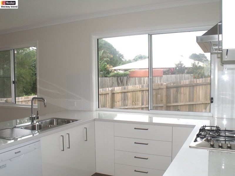 13 Laurel St, Russell Island QLD 4184