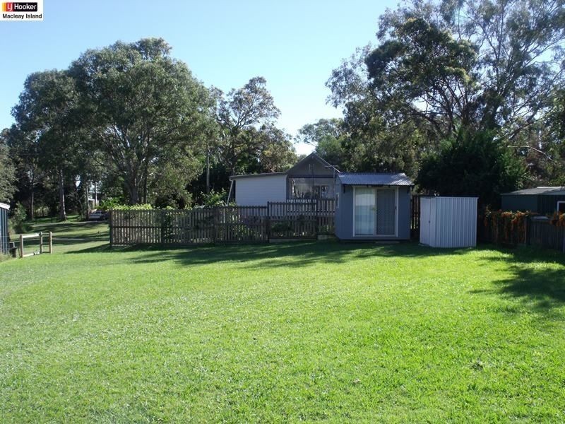 65 Scotts Rd, Macleay Island QLD 4184