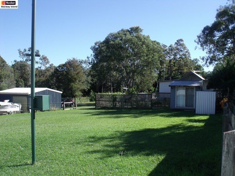 65 Scotts Rd, Macleay Island QLD 4184