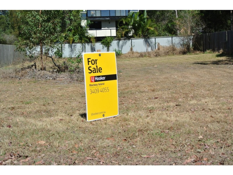 10 Attunga Street, Macleay Island QLD 4184