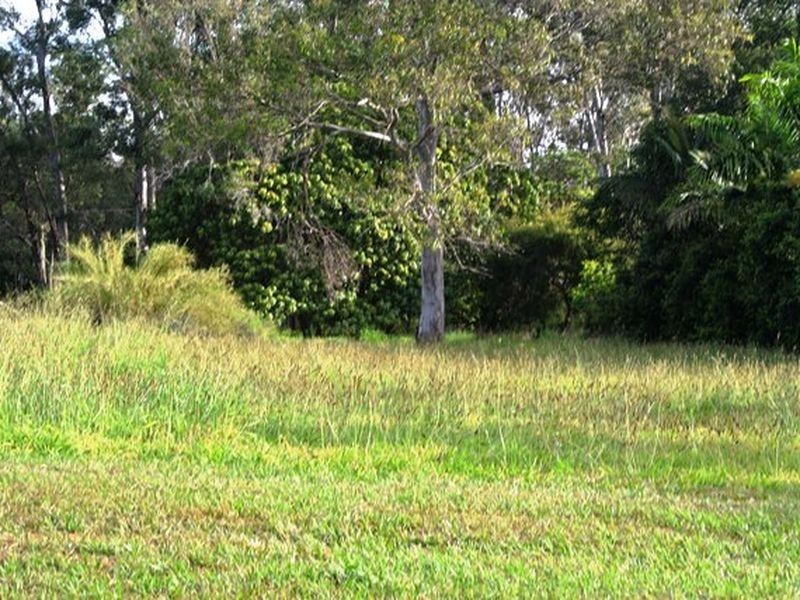 8 Eastbourne Tce, Macleay Island QLD 4184