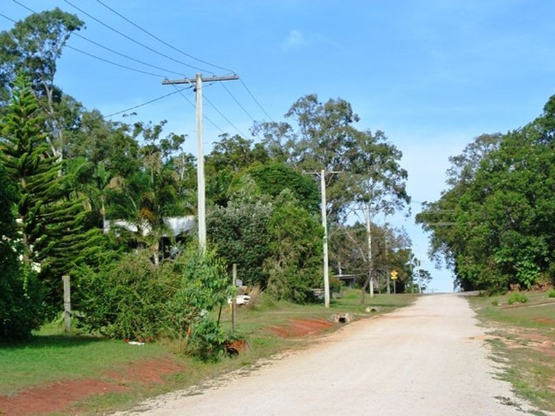 8 Eastbourne Tce, Macleay Island QLD 4184