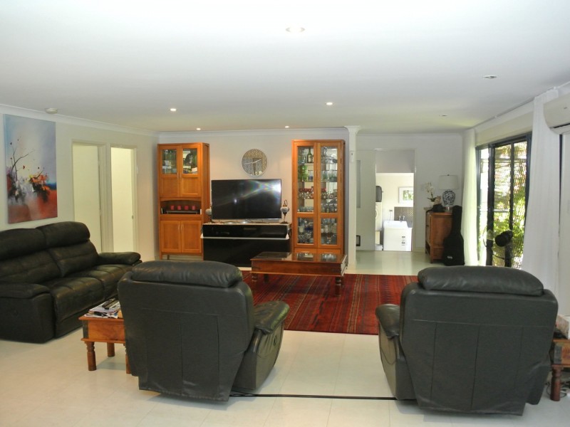 7 Leanne Street, Macleay Island QLD 4184