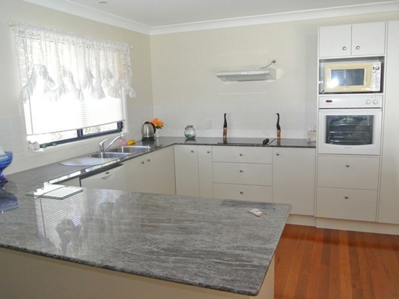1 Dinjerra, Macleay Island QLD 4184
