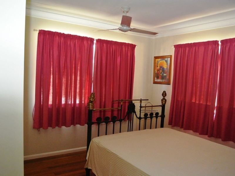 1 Dinjerra, Macleay Island QLD 4184