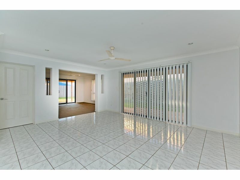 28 Spinnaker Circuit, Redland Bay QLD 4165