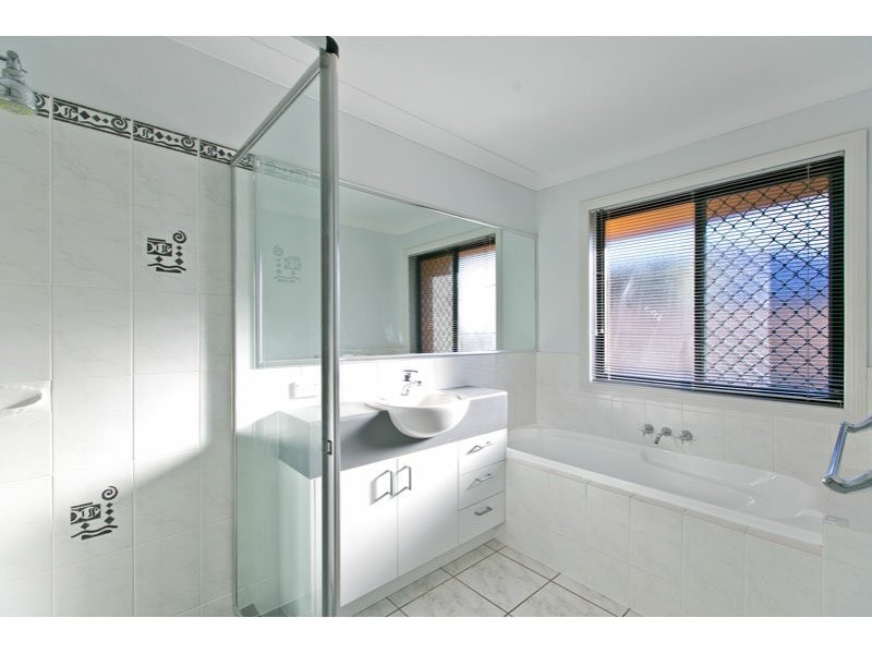 28 Spinnaker Circuit, Redland Bay QLD 4165