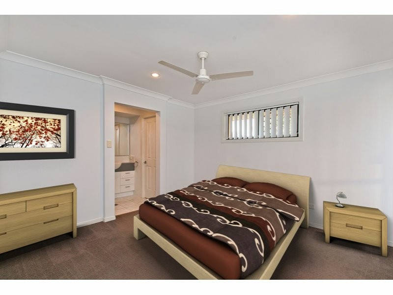 28 Spinnaker Circuit, Redland Bay QLD 4165