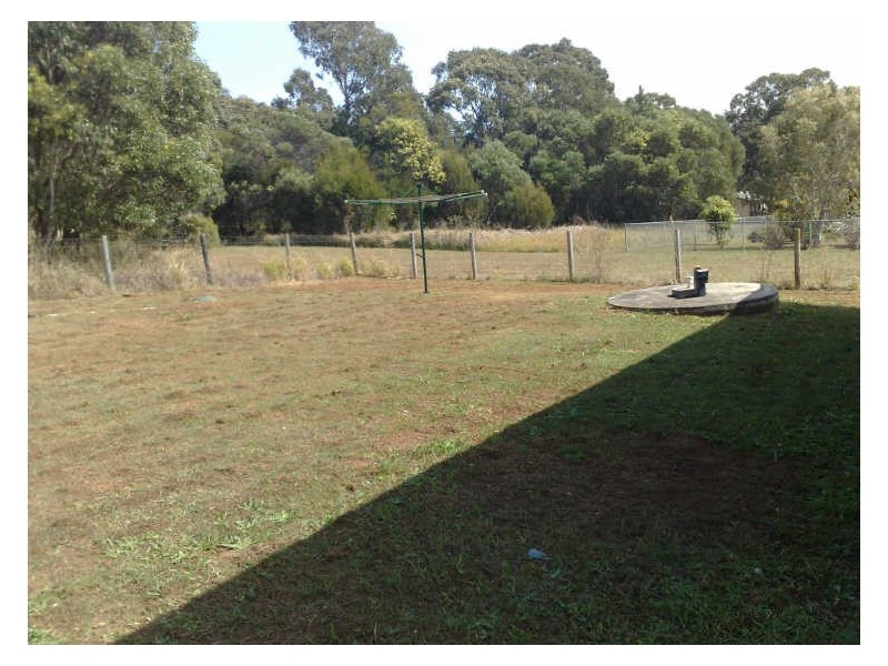 10 Granadilla Street, Macleay Island QLD 4184