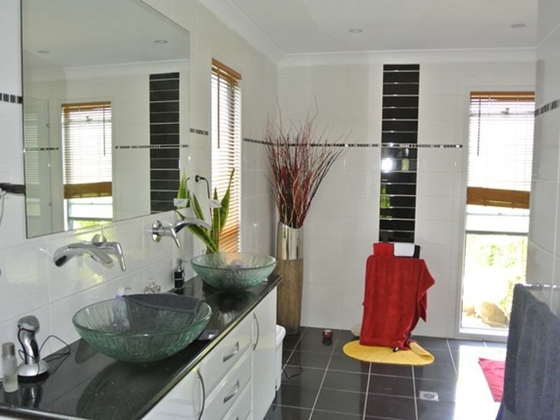 37 Western Road, Macleay Island QLD 4184