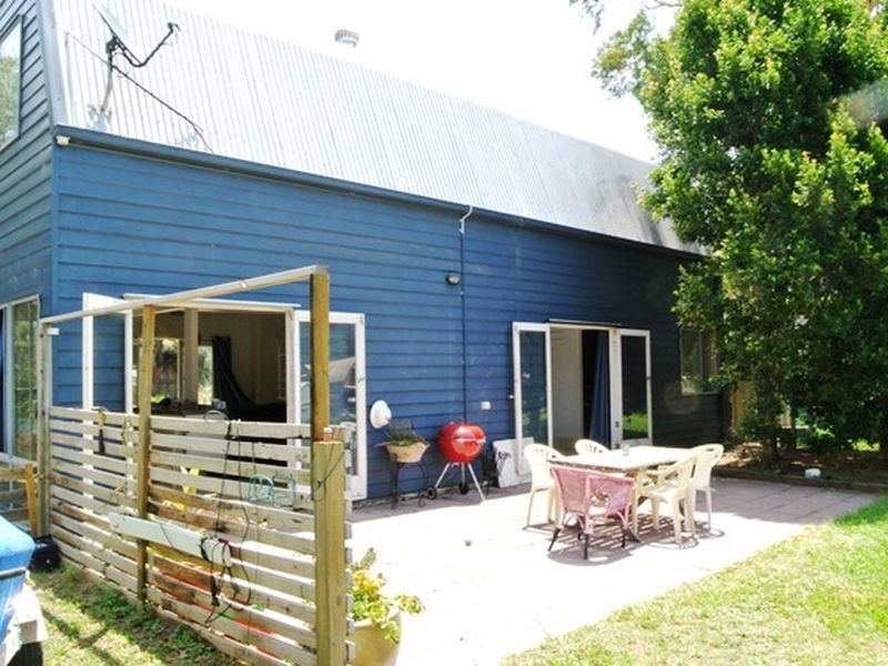 194-196 High Central Road, Macleay Island QLD 4184