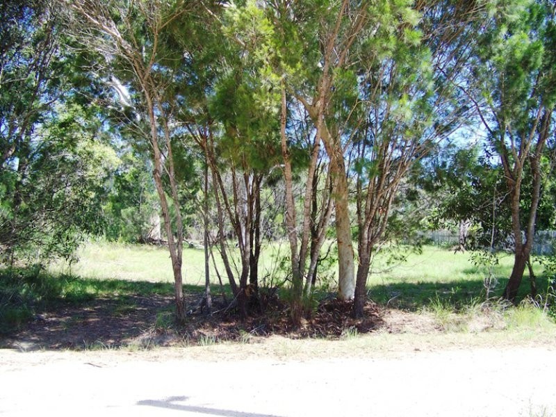 13 Lakeside Avenue, Macleay Island QLD 4184