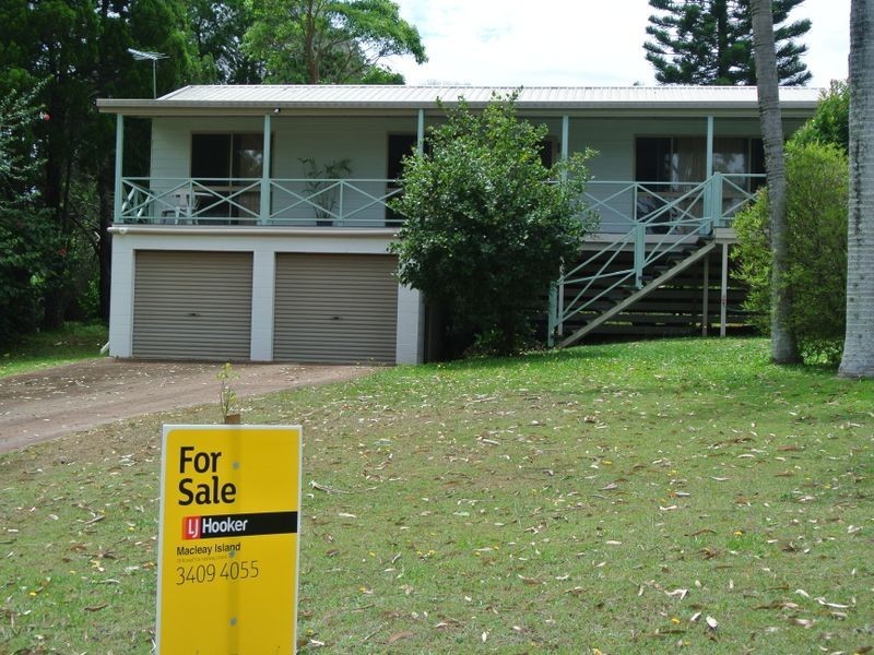 33 Charles Tce, Macleay Island QLD 4184