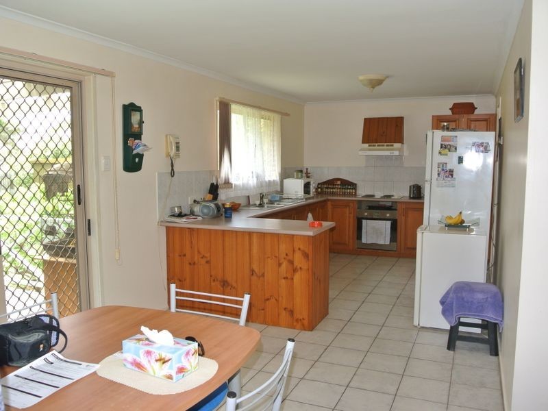 33 Charles Tce, Macleay Island QLD 4184