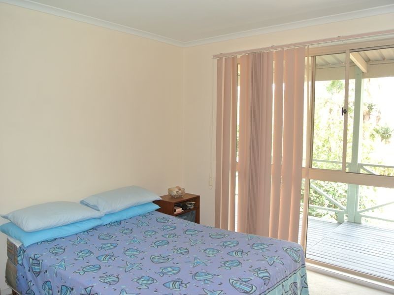 33 Charles Tce, Macleay Island QLD 4184